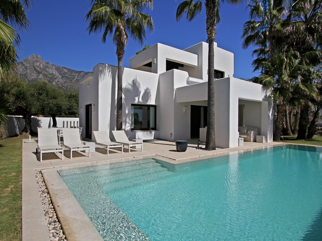 Luxury Ibiza style villa in Altos de Puente Romano, Marbella Golden Mile