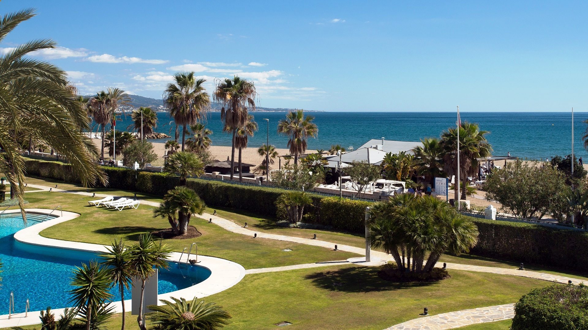 Camarotes residenciales... las mejores urbanizaciones frontales al mar - Inmobiliaria Marbella Unique Properties