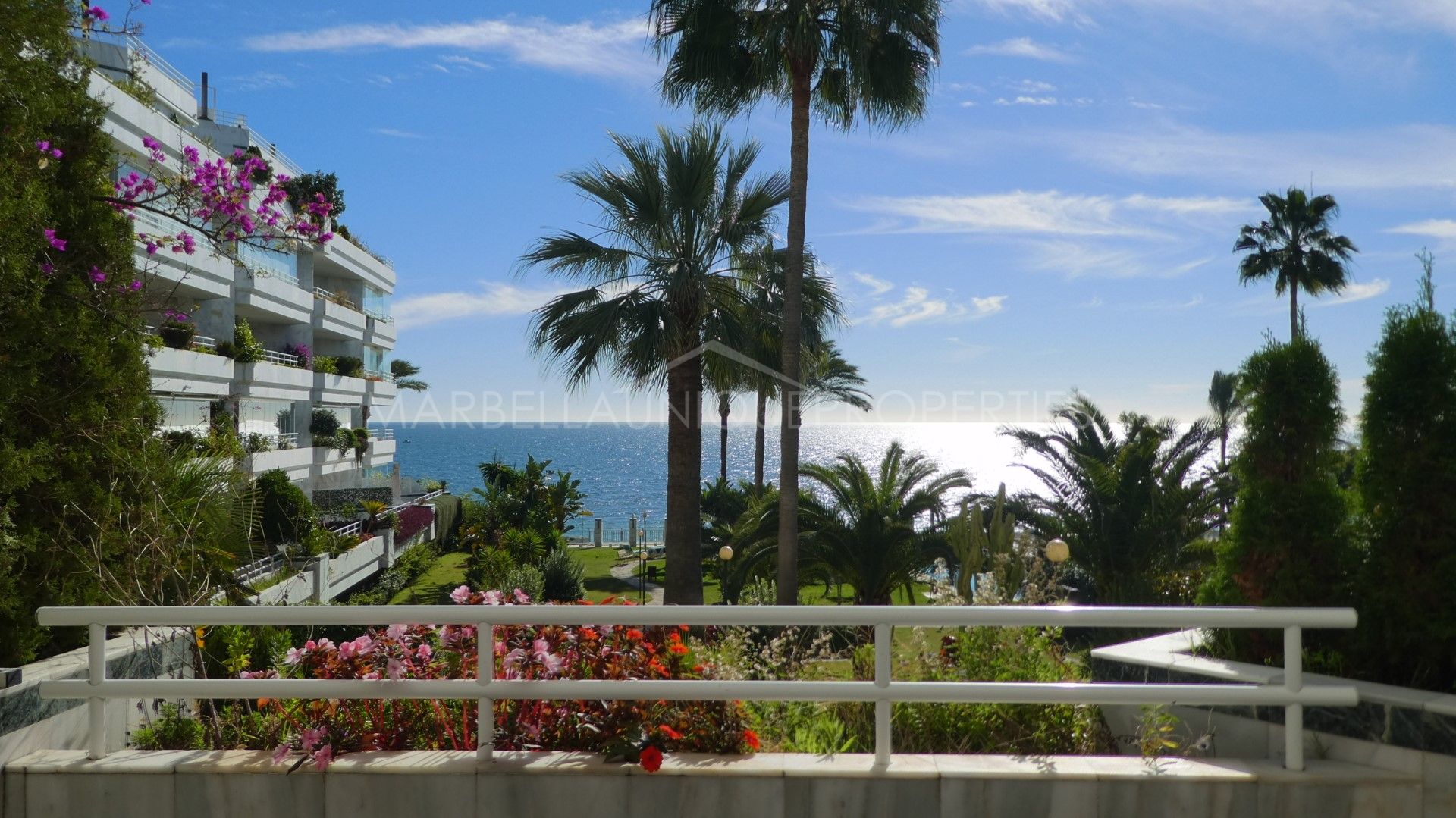 Frontline beach apartment in Playa Esmeralda, The Golden Mile – For Rent