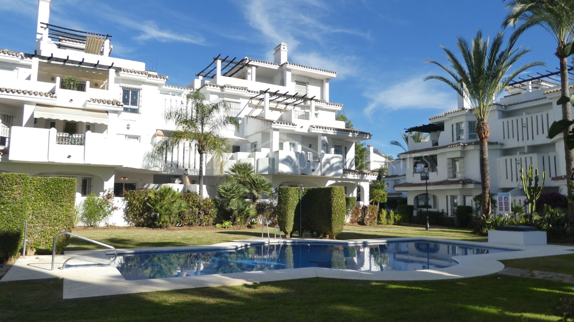 Investment Opportunity, Apartment For Sale in Los Naranjos de Marbella
