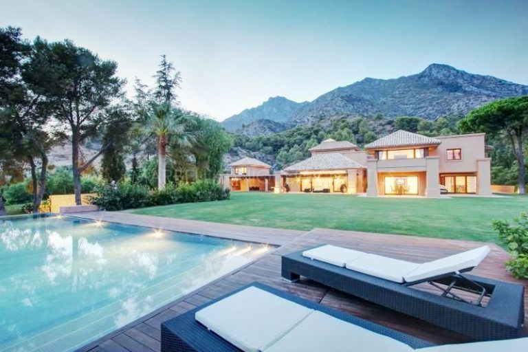 Outstanding Villa in Cascada de Camojan For Sale and For Rent