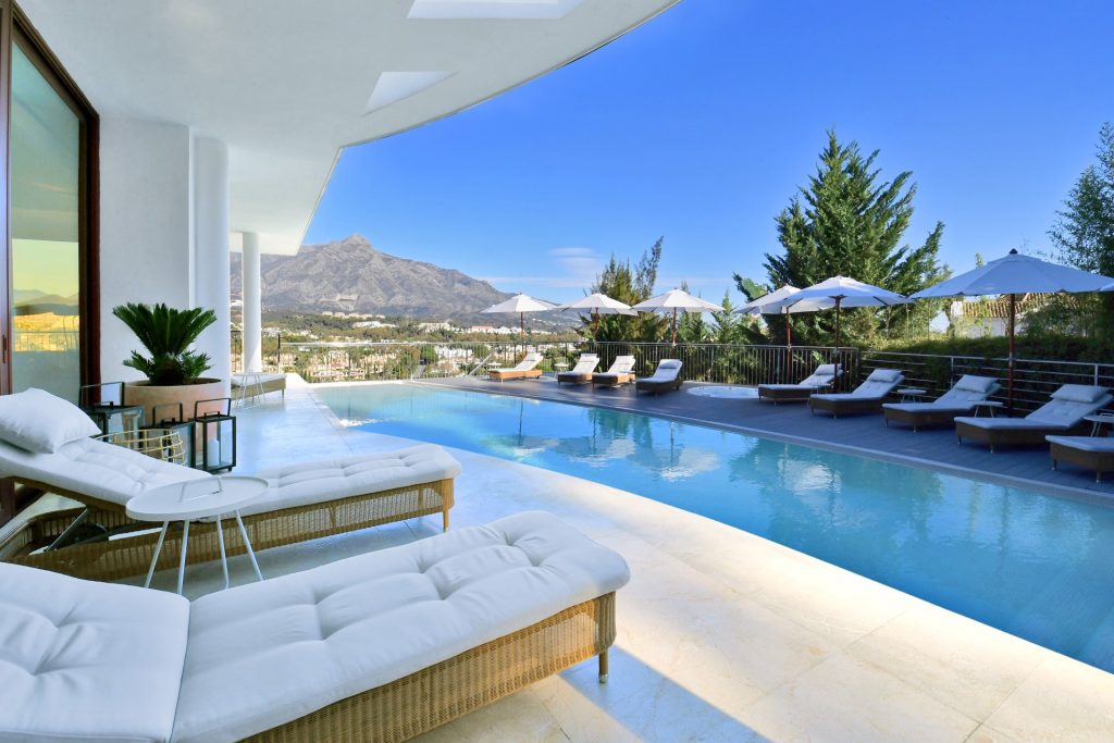 Luxury villa for rent in las brisas