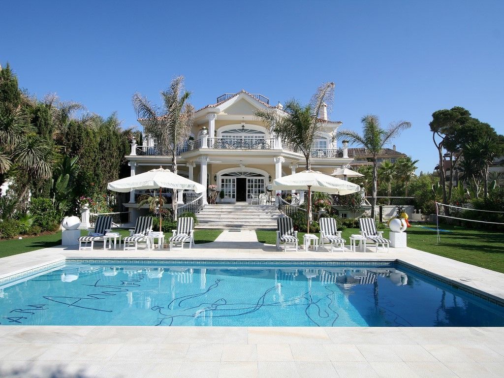 villas for sale in Marbella - Puerto Banus